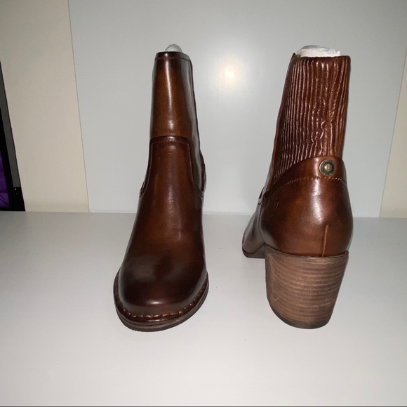 FRYE Lucinda Scrunch Short boots NEW 
8.5 fits like a 9 - Picture 2 of 4